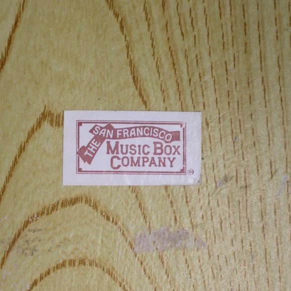 Vtg Pink Wicker Sewing Basket w/music Box Handle Pink Roses Fabric Pin C… - Picture 12 of 12